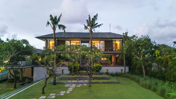 Arnalaya Beach House - Restful villa at sundown